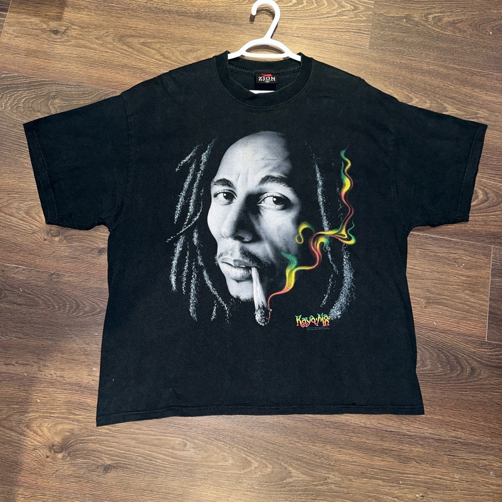 Zion Rootswear Bob Marley “Kaya Man” Tee – Black